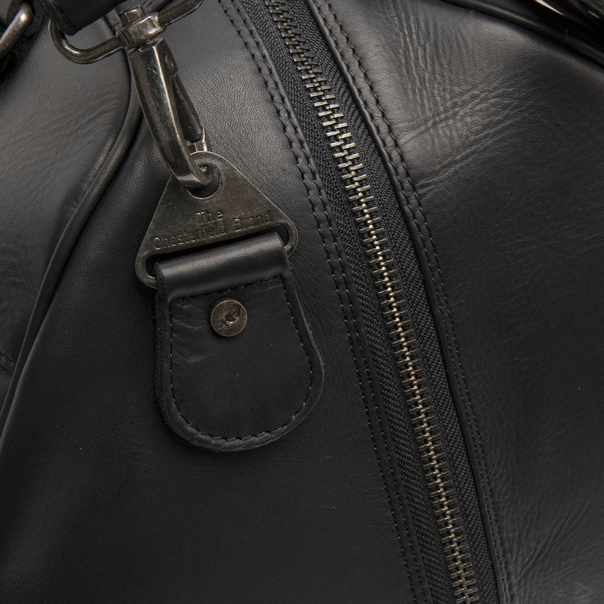 Volenza Full-Grain Leather Weekender Bag Naisille - Structured Side Profile Showing Gusset Depth &amp; Expansion Capacity