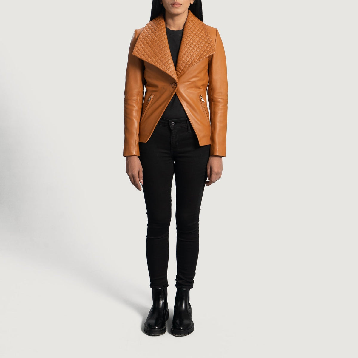 Close-Up Detail of Notch &amp; Button Hardware on Women's Lee Vaaleanruskea Ruskea Nahkainen Bleiseri Naisille