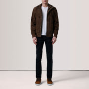 Styled Fit Perspective of Lester Ruskea Suede Nahkainen Pommitakki Miehille For Men on Model - Natural Daylight Drape