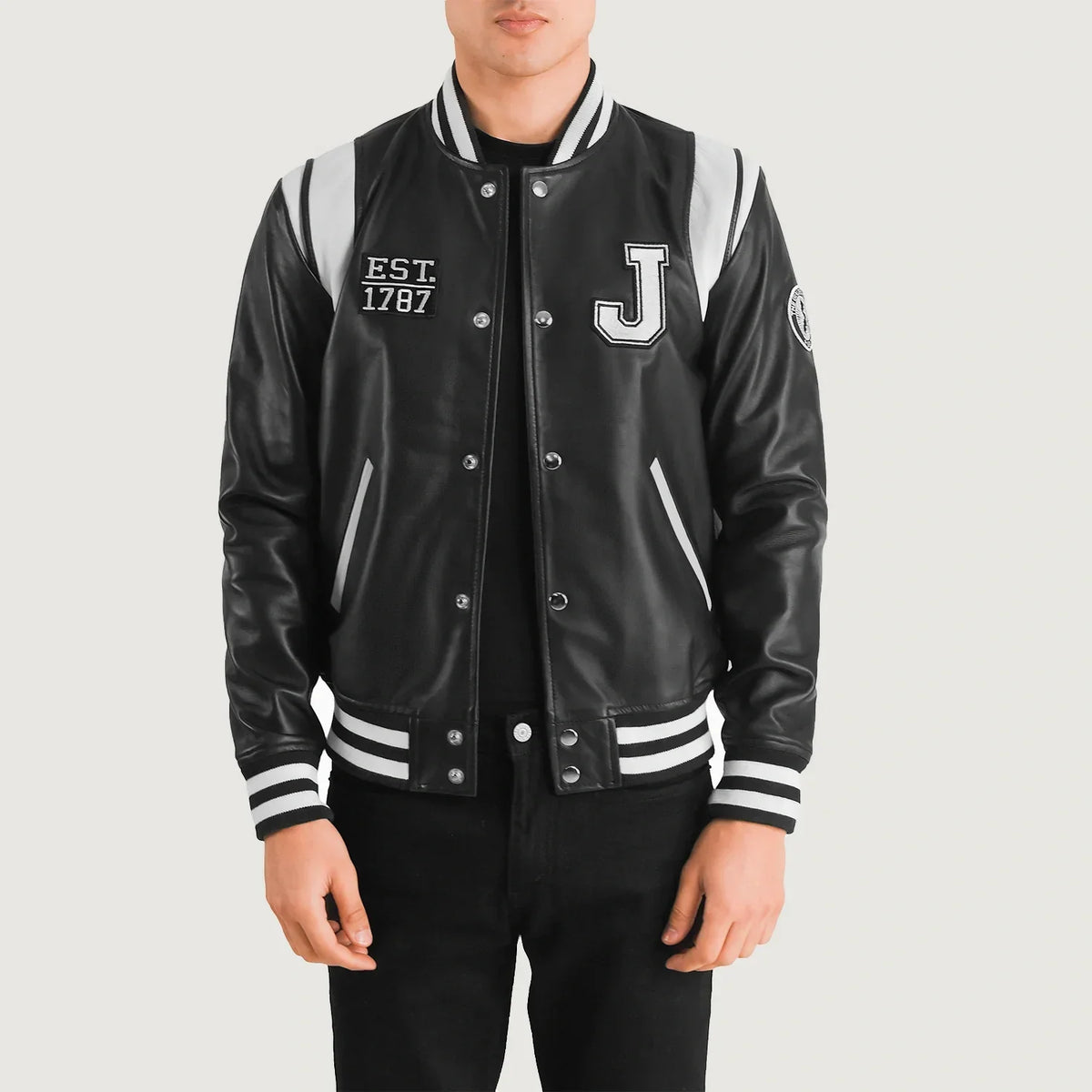 
Liberte New Jersey Musta Leather Varsity Nahkatakki Miehille in Black & White Sheepskin Leather - Edestä ja räätälöity siluetti | Osta verkosta