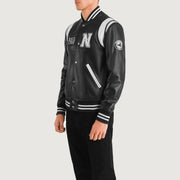 
Black & White Sheepskin Leather Varsity Jacket - Takaa istuvilla olkapäillä ja siistillä helmalla
