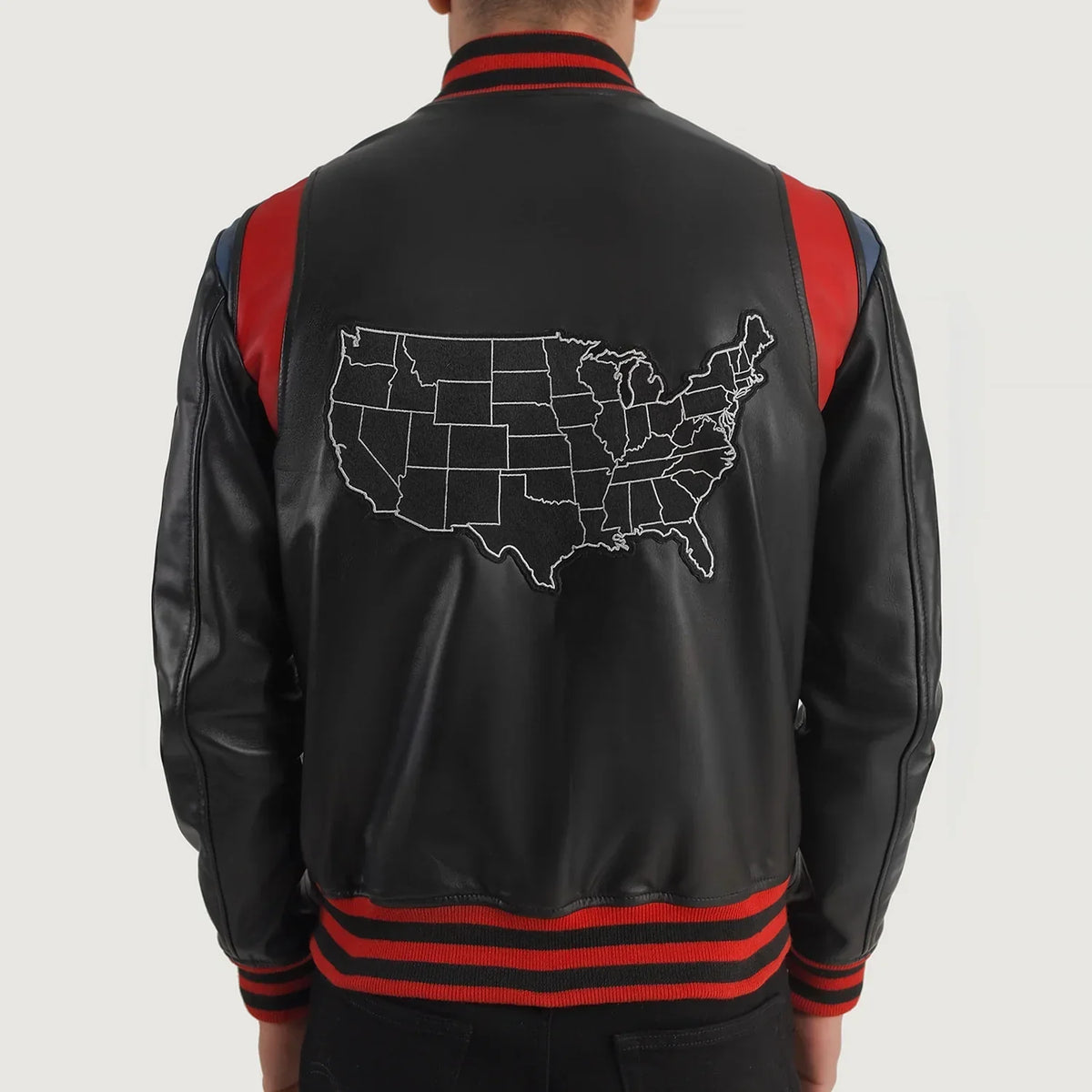 
Liberte USA Black Leather Varsity Jacket - Sivuprofiili ergonomisella hihanleikkauksella