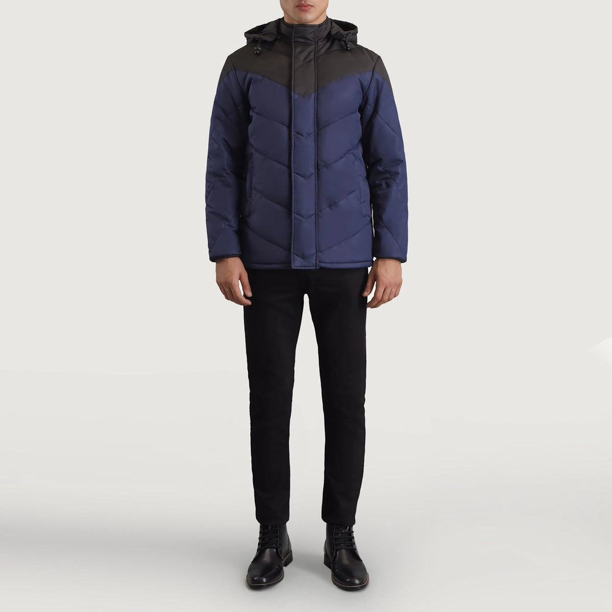 
Luka Musta & Sininen Hooded Puffer Nahkatakki Miehille - Sivuprofiili ergonomisella hihanleikkauksella
