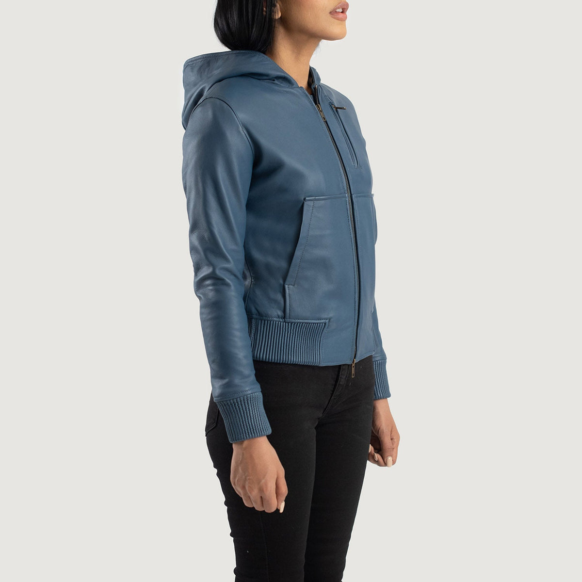 
Blue Sheepskin Leather Bomber Jacket - Takaa istuvilla olkapäillä ja siistillä helmalla