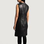 
Luxe Musta Leather Dress Naisille - Sivuprofiili ergonomisella hihanleikkauksella