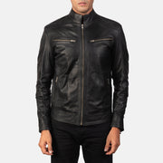 Close-Up Detail of Band &amp; Zipper Hardware on Men's Mack Musta Nahkainen Biker-takki Miehille