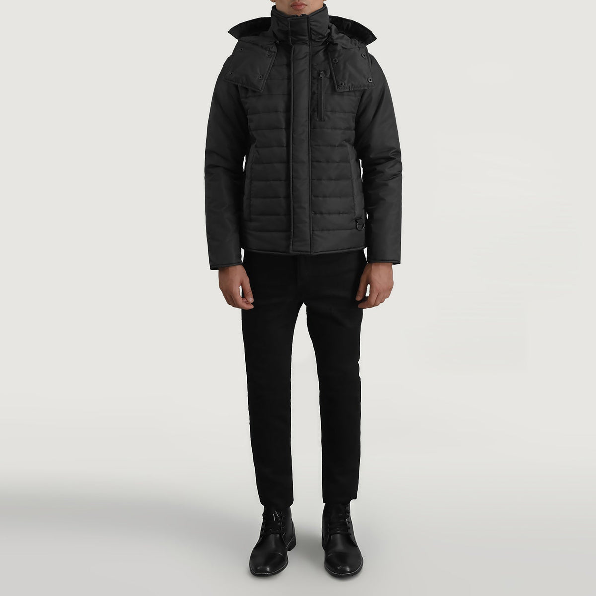 
Malcolm Musta Hooded Puffer Nahkatakki Miehille - Sivuprofiili ergonomisella hihanleikkauksella