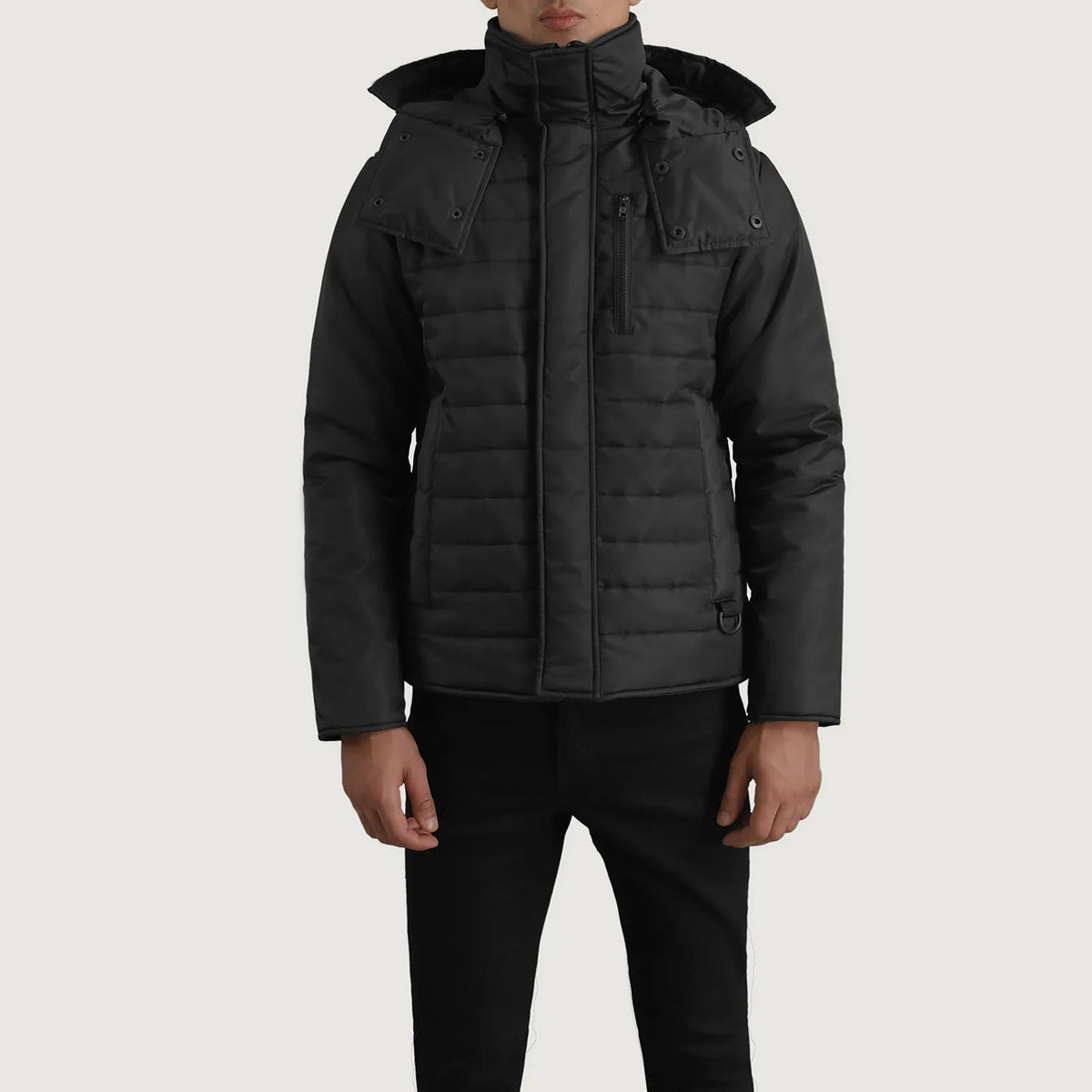 
Yksityiskohtainen lähikuva of Classic Collar & Zipper With Placket Hardware on Malcolm Musta Hooded Puffer Nahkatakki Miehille