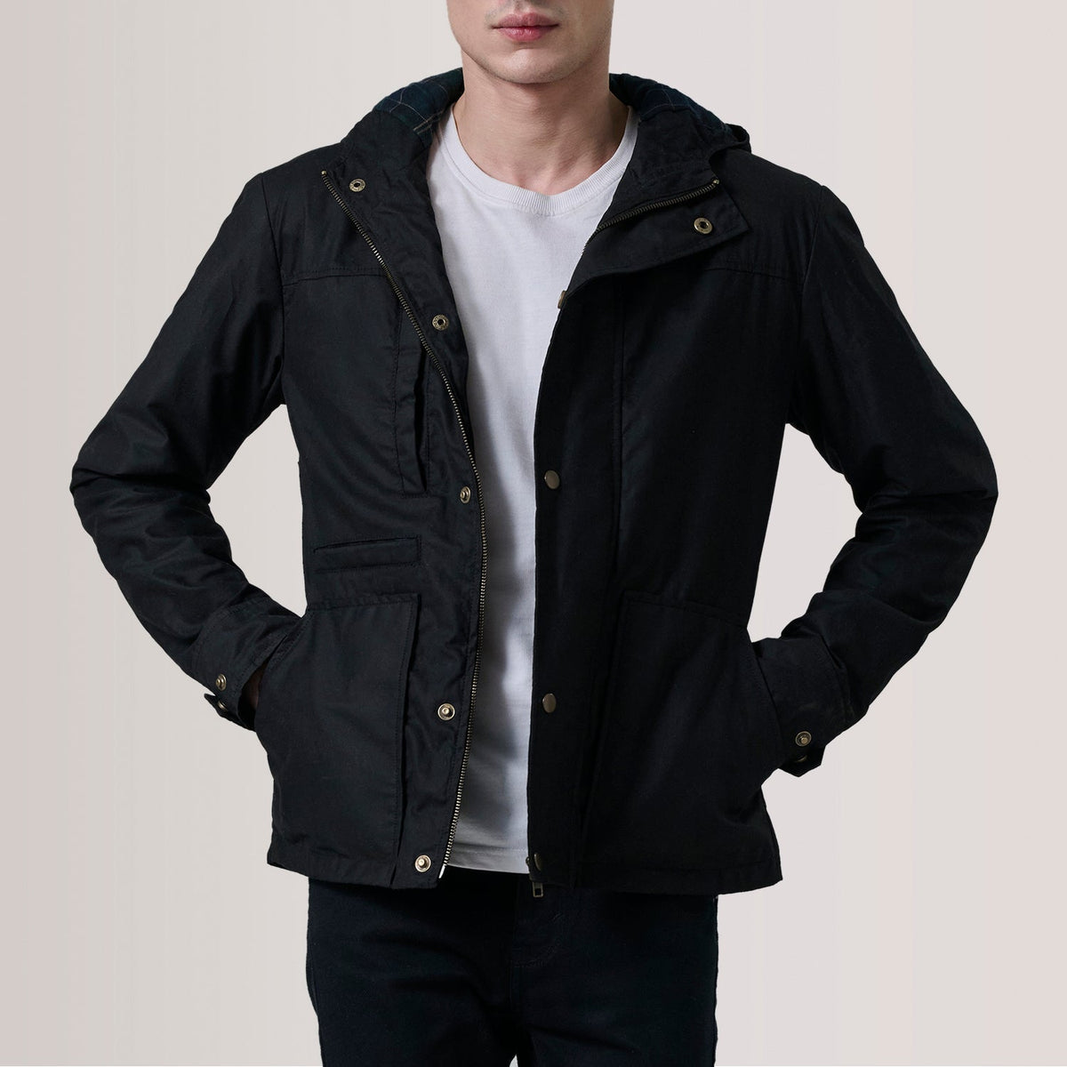 Marlo Musta Canvas Hooded Work Nahkatakki Miehille For Men in Black Waxed Cotton Canvas - Front Profile View &amp; Tailored Silhouette | Buy Online