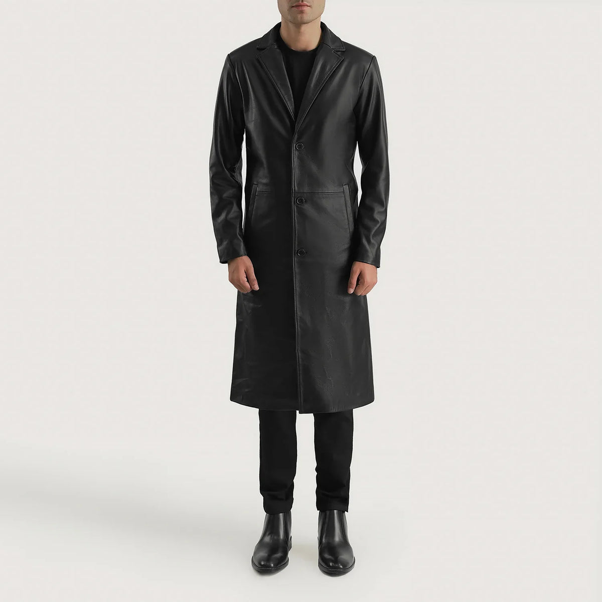 
Mateo Black Leather Single Breasted Coat - Sivuprofiili ergonomisella hihanleikkauksella