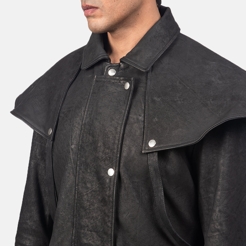 
Yksityiskohtainen lähikuva of Shirt & Heavy-Duty Zipper Hardware on Maverick Musta Leather Duster Miehille
