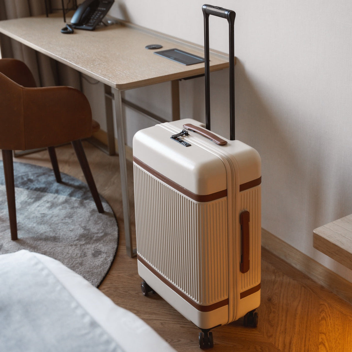 Medium Suitcase Zuna Naisille – alternate product view 2