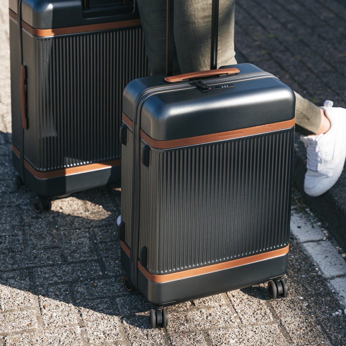 Medium Suitcase Zuna Naisille – alternate product view 3