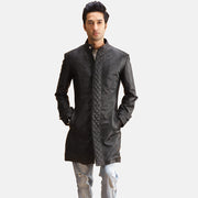 Men's Midlander Quilted Musta Nahkatakki Pitkä Miehille in Black Sheepskin Leather - Front Profile View &amp; Tailored Silhouette | Buy Online