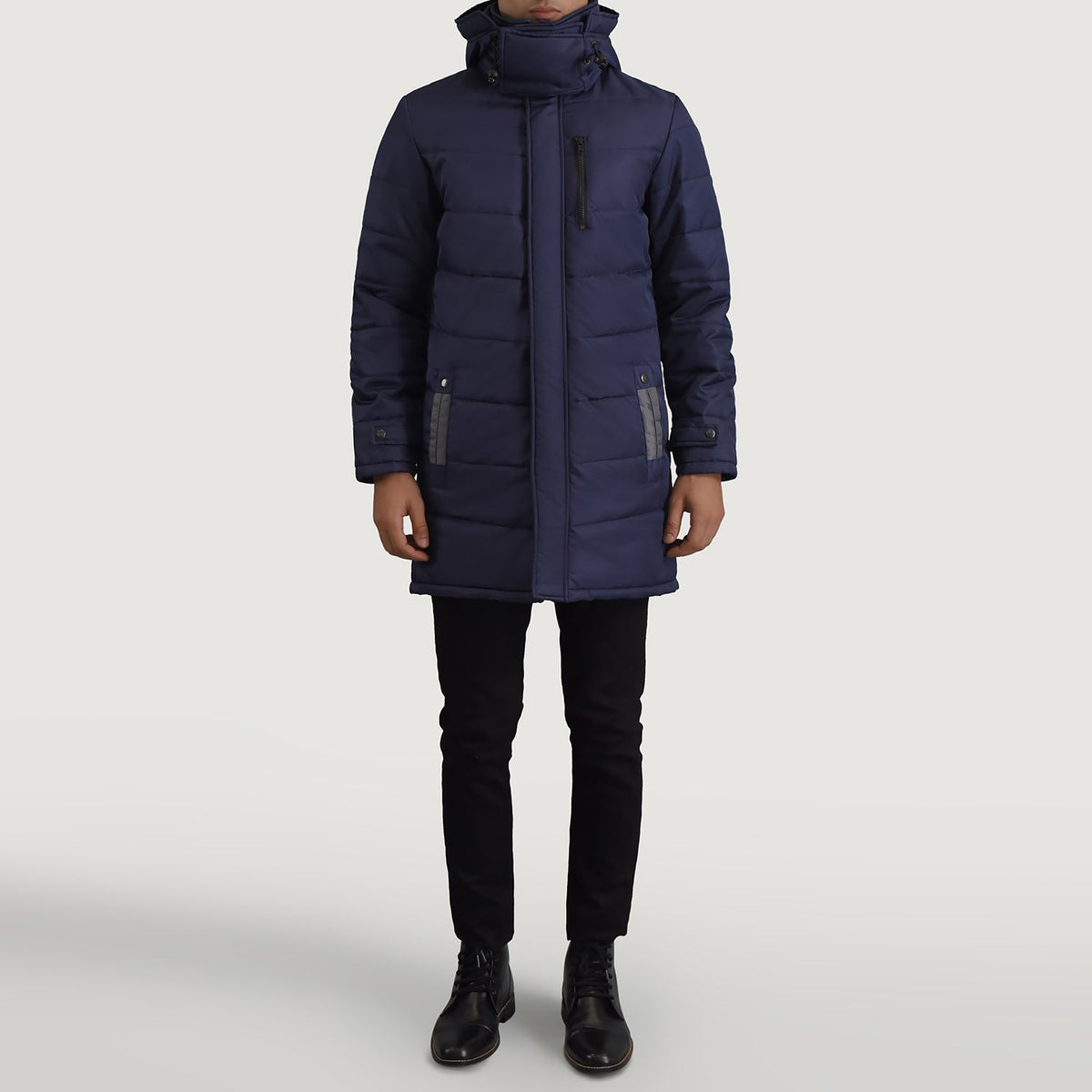 
Moore Sininen Hooded Parka Miehille - Sivuprofiili ergonomisella hihanleikkauksella