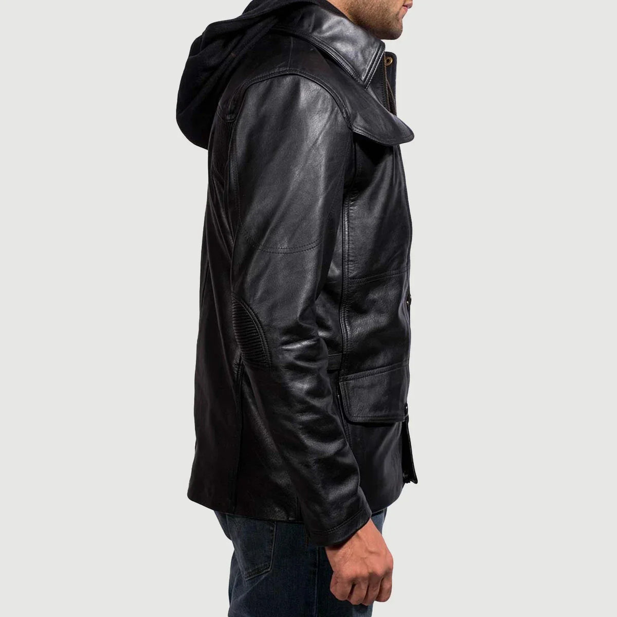 Close-Up Detail of Shirt &amp; Zipper with Button Flap Hardware on Men's Moulder Hooded Musta Nahkatakki Miehille