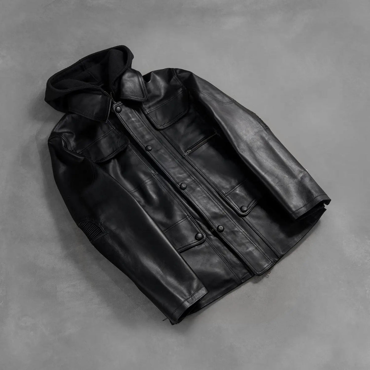 Zipper &amp; Hem Craftsmanship Construction Detail on Men's Moulder Hooded Musta Nahkatakki Miehille