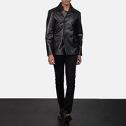 
Mr. Bailey Musta Leather Naval Peacoat Miehille - Sivuprofiili ergonomisella hihanleikkauksella
