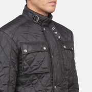 
Sisäpuolen näkymä Showing Quilted Polyester Lining & Kaksi käytännöllistä sisätaskua