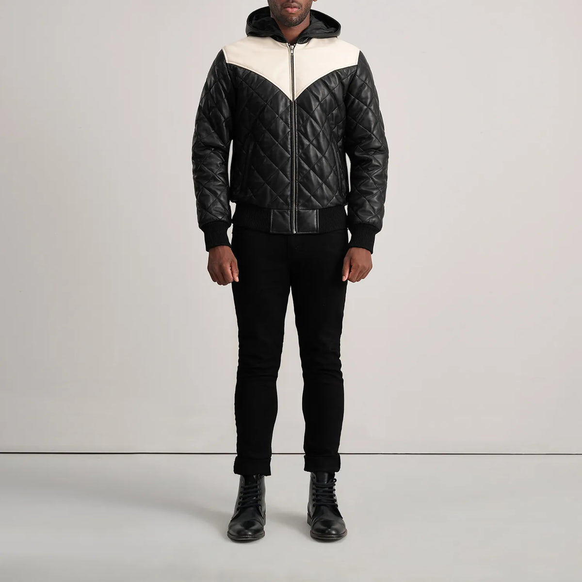 
Norman Tan Hooded Bomber Leather Puffer Jacket - Sivuprofiili ergonomisella hihanleikkauksella