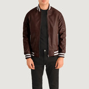 
Pascal Kastanjanruskea Leather Varsity Nahkatakki Miehille in Maroon Sheepskin Leather - Edestä ja räätälöity siluetti | Osta verkosta