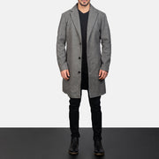
Yksityiskohtainen lähikuva of Notch & Button Hardware on Petrillo Grey Wool Single Breasted Nahkatakki pitkä Miehille