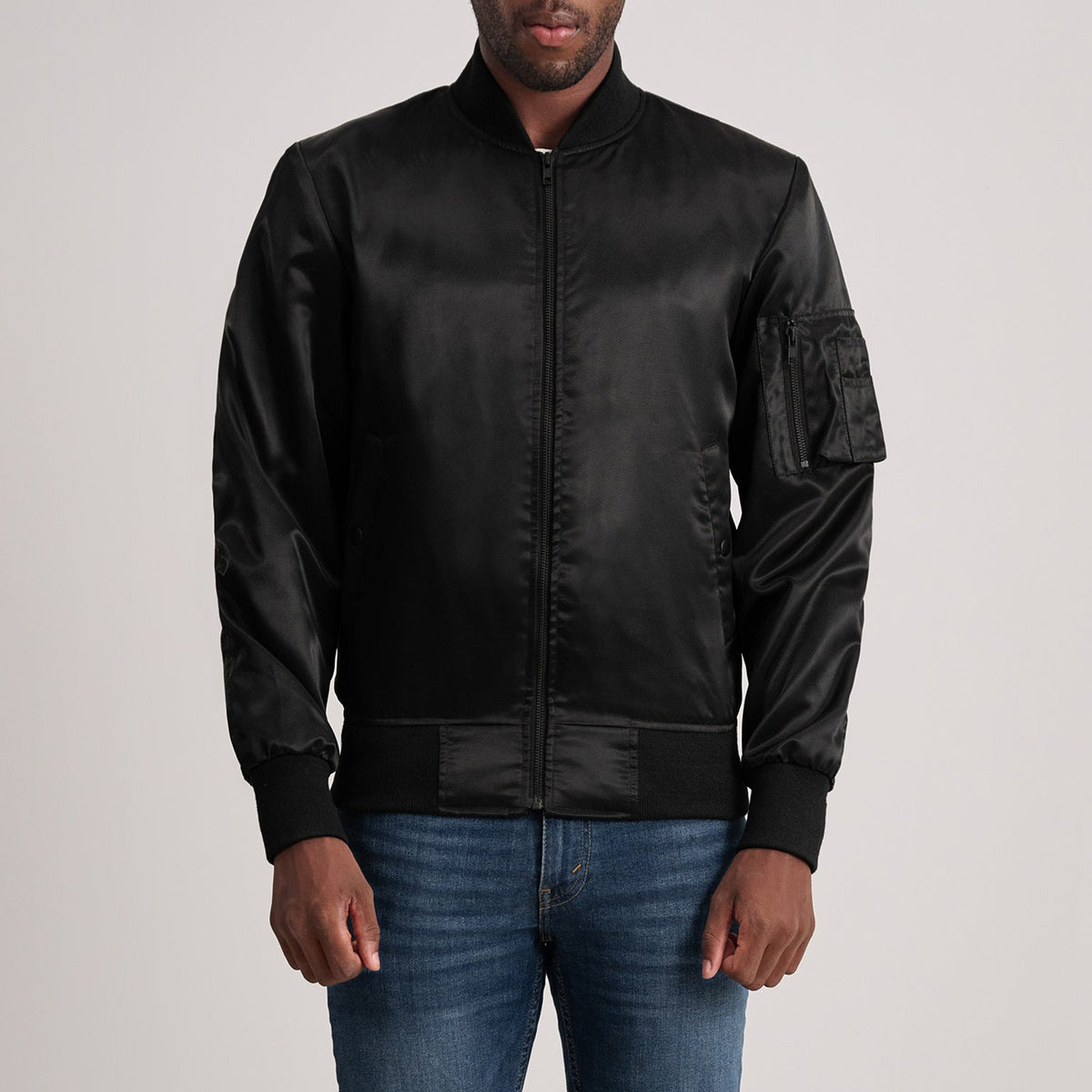 Quinton MA-1 Musta Nahkainen Pommitakki Miehille in Black Satin - Front Profile View &amp; Tailored Silhouette | Buy Online