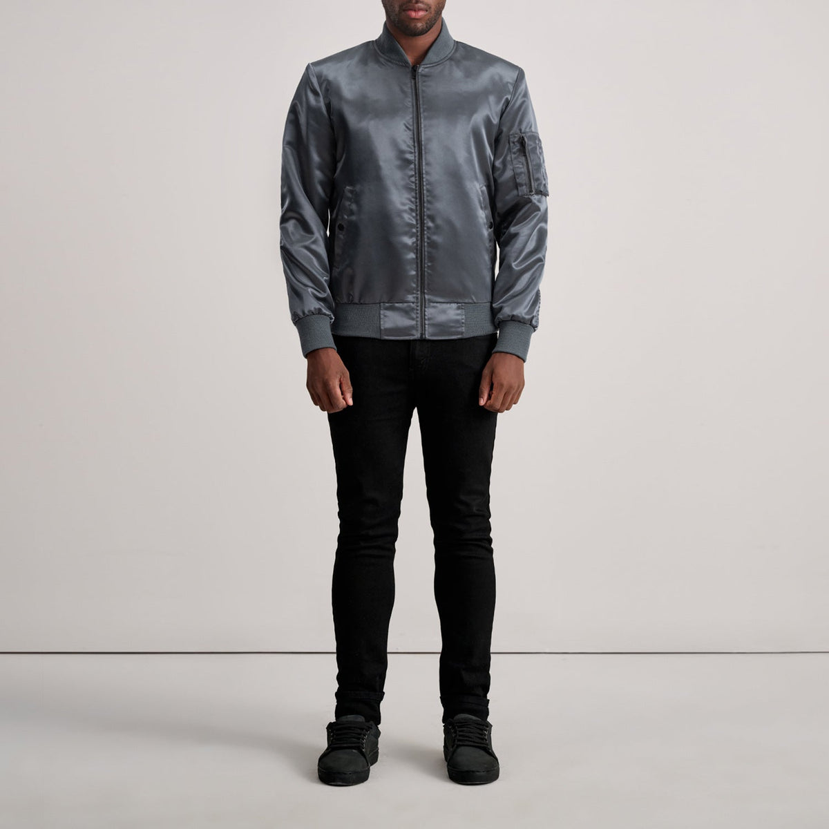 Close-Up Detail of Varsity &amp; Zipper Hardware on Quinton MA-1 Grey Nahkainen Pommitakki Miehille