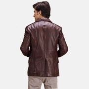 Close-Up Detail of Notch &amp; Button Hardware on Radaron Quilted Maroon Nahkainen Bleiseri Miehille