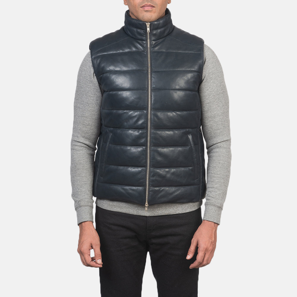 
Yksityiskohtainen lähikuva of Classic Collar & Zipper with Dual Puller Hardware on Reeves Sininen Leather Toppaliivi Miehille