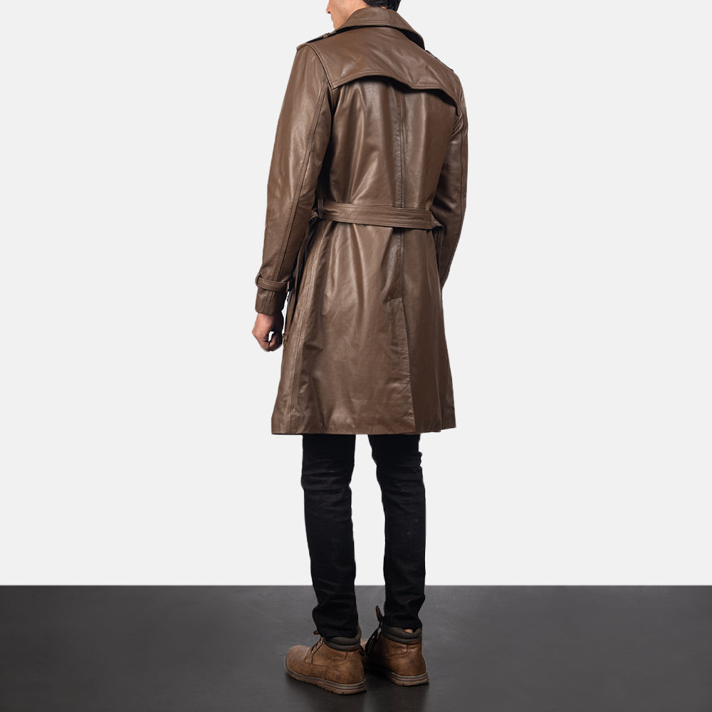 
Royson Ruskea Leather Duster Nahkatakki pitkä Miehille - Sivuprofiili ergonomisella hihanleikkauksella