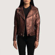 
Rumy Maroon Leather Biker Jacket - Sivuprofiili ergonomisella hihanleikkauksella