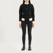 
Sasha A1 Black Suede Bomber Jacket - Sivuprofiili ergonomisella hihanleikkauksella