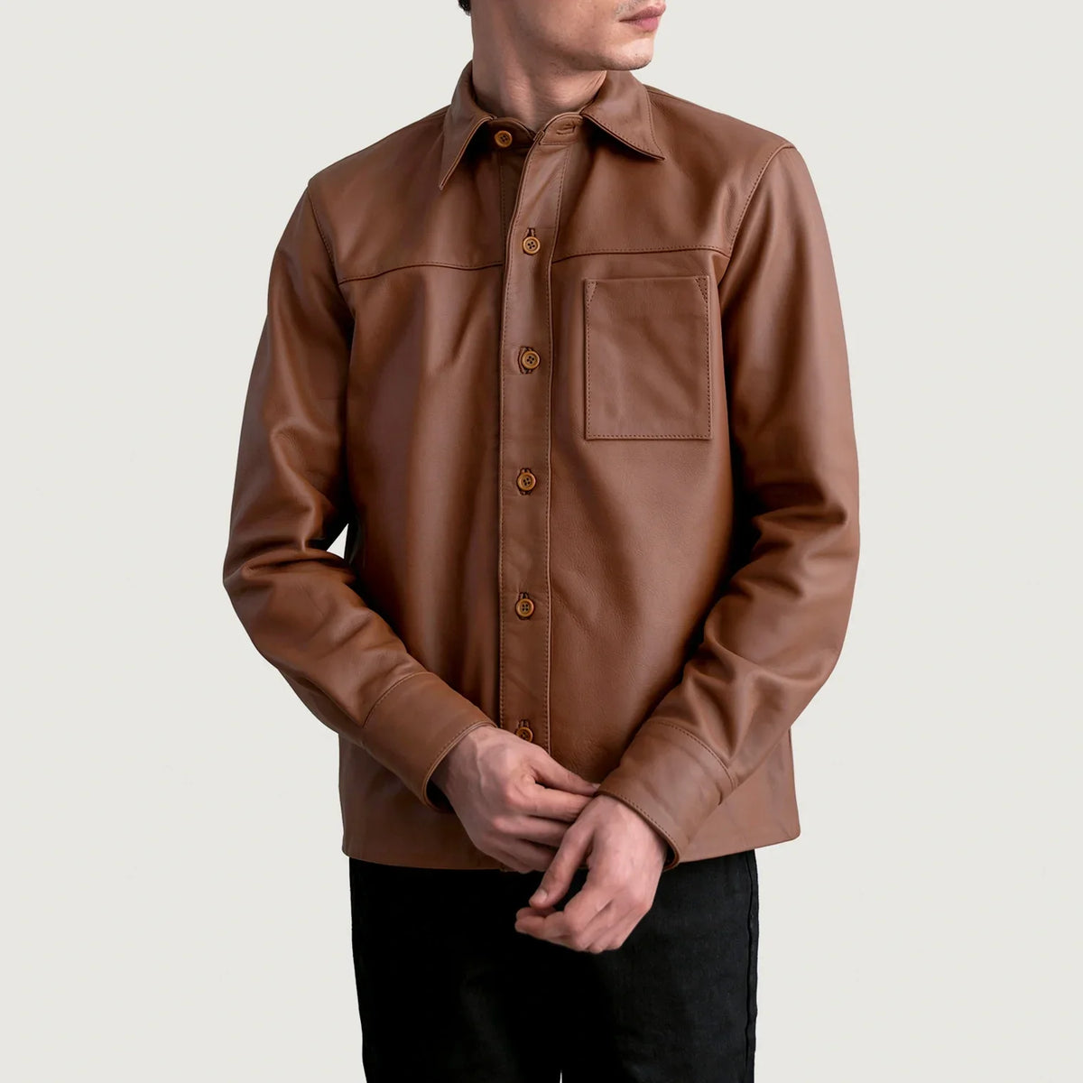 Scout Matte Ruskea Leather Shirt Miehille - Lateral Side Profile View Showing Sleeve Cut &amp; Athletic Taper Fit
