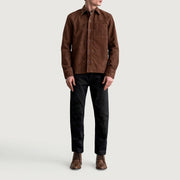 
Yksityiskohtainen lähikuva of Shirt & Buttons Hardware on Scout Mocha Suede Leather Shirt Miehille Miehille