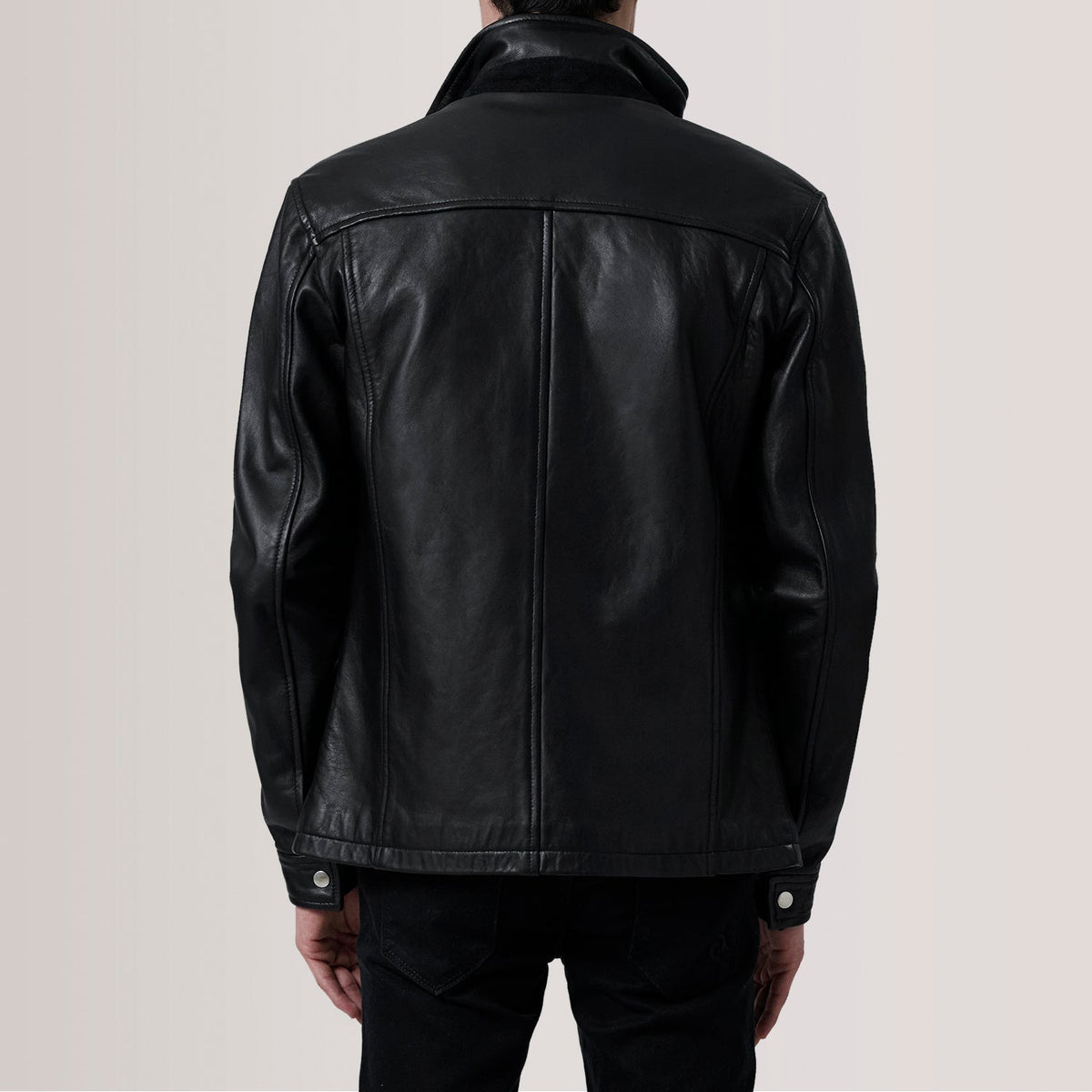 Close-Up Detail of Shirt &amp; Zipper Hardware on Sean Musta Leather Classic Nahkatakki Miehille For Men