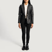 Close-Up Detail of Notch &amp; Button Hardware on Women's Selina Musta Nahkainen Bleiseri Naisille