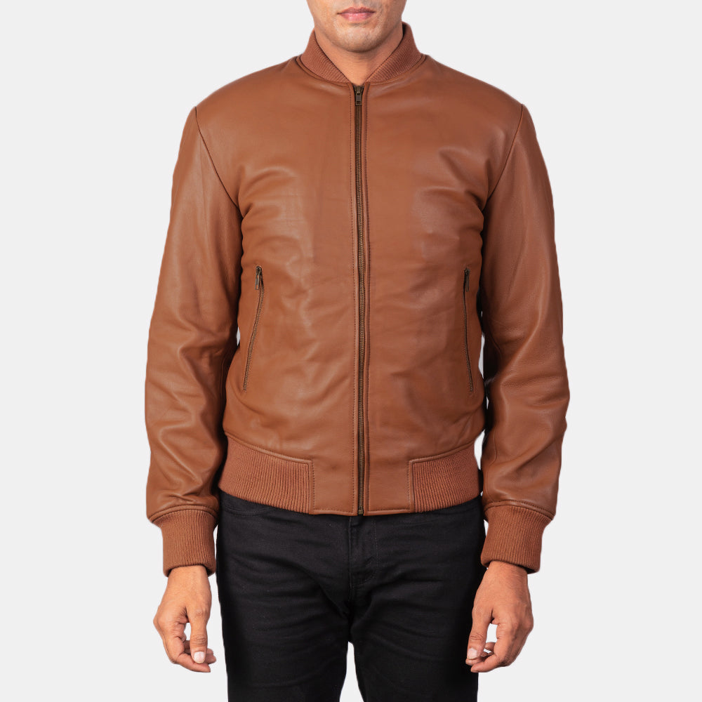 Close-Up Detail of Varsity &amp; Zipper Hardware on Men's Shane Ruskea Nahkainen Pommitakki Miehille