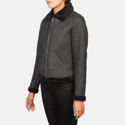 
Distressed Black Sheepskin Snuffed Bomber Jacket - Takaa istuvilla olkapäillä ja siistillä helmalla