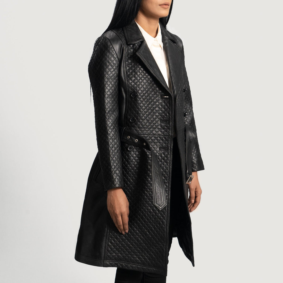 
Black Sheepskin Leather Trench Coat - Takaa istuvilla olkapäillä ja siistillä helmalla