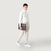 
The Baxter Leather Laptop Sleeve Naisille Naisille – alternate product view 2