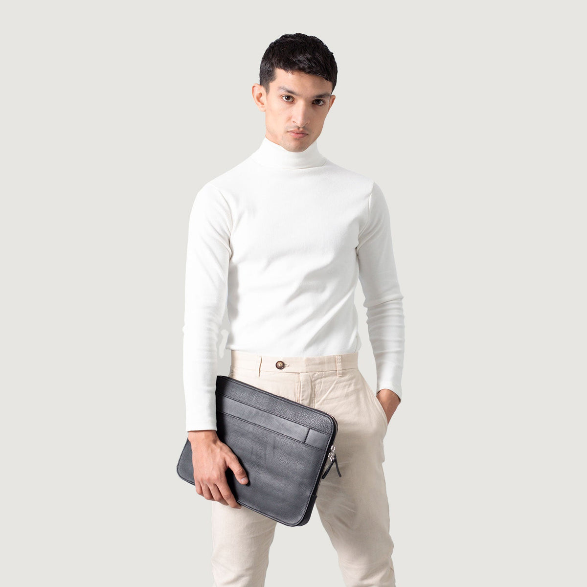 
The Baxter Leather Laptop Sleeve Naisille Naisille – alternate product view 9