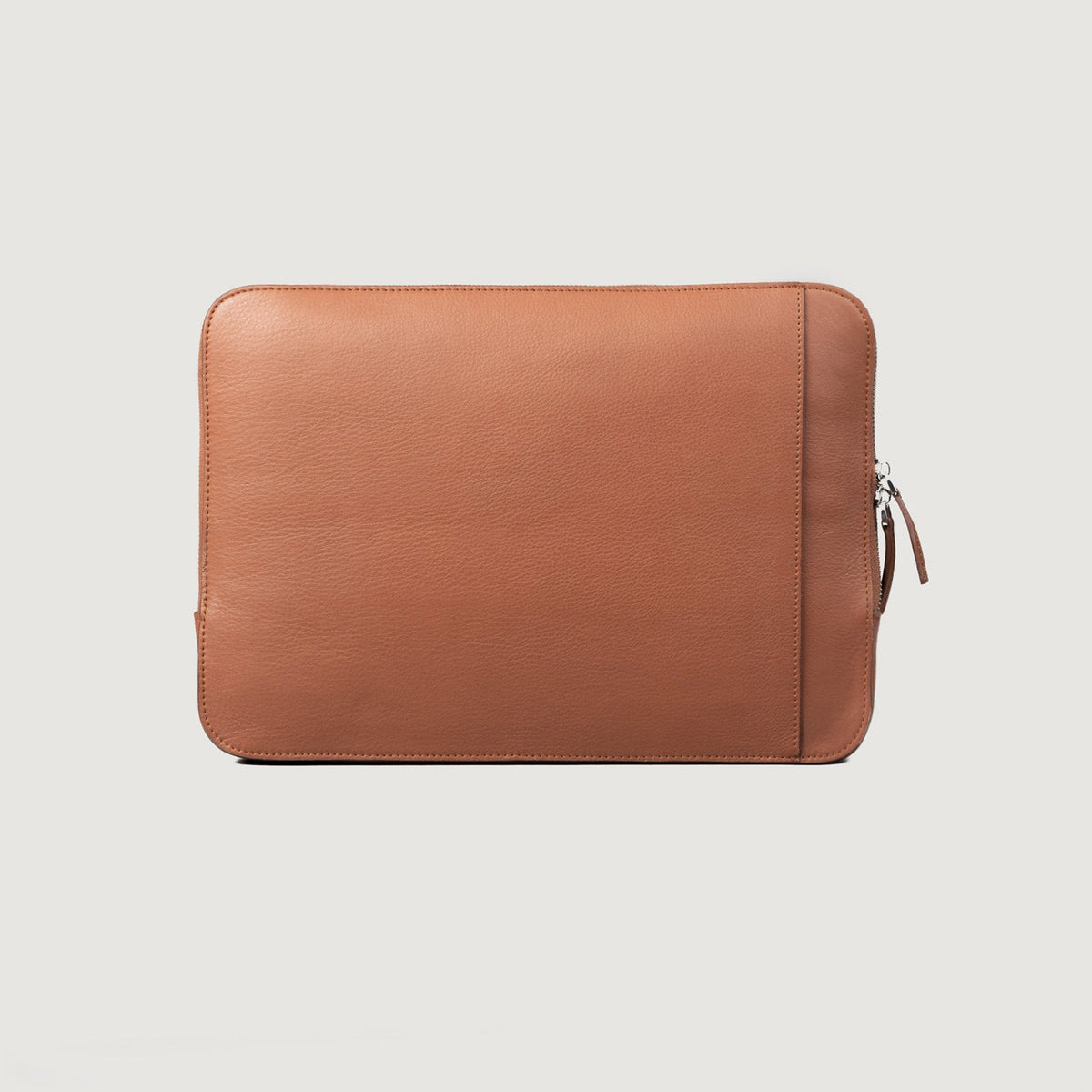 
The Baxter Brown Leather Laptop Sleeve For Men & Women in Brown Full-Grain Leather - Edestä ja räätälöity siluetti | Osta verkosta