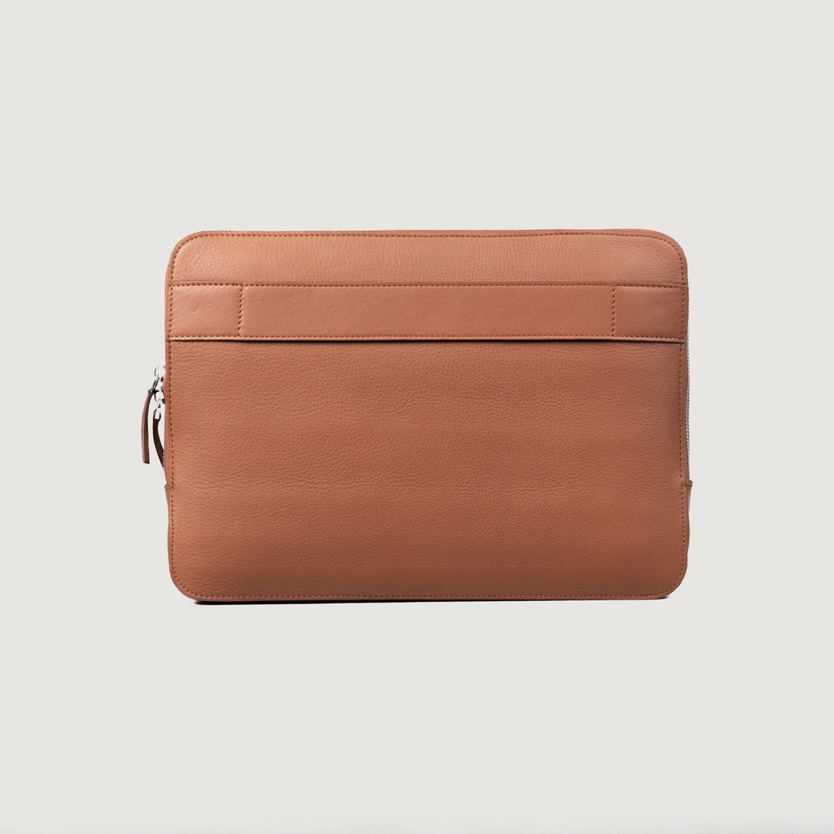 
The Baxter Brown Leather Laptop Sleeve For Men & Women - Sivuprofiili ergonomisella hihanleikkauksella