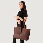 
Distressed Brown Full-Grain leather Bag - Takanäkymä vahvistetuilla nahkahihnoilla