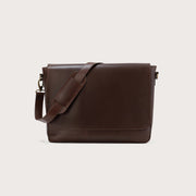 
The Carismatico Vintage Brown Leather Messenger Bag For Men & Women in Vintage Brown Full-Grain Leather - Full Exterior Edestä ja räätälöity siluetti | Osta verkosta