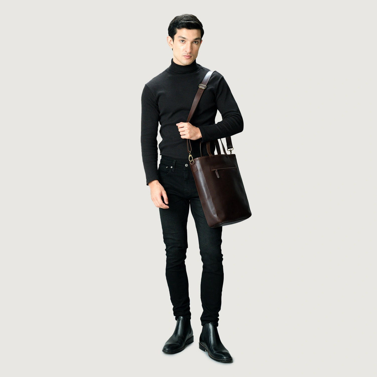 
Sisäpuolen näkymä Showing Dedicated Padded Laptop Sleeve & Multi-Compartment Organization
