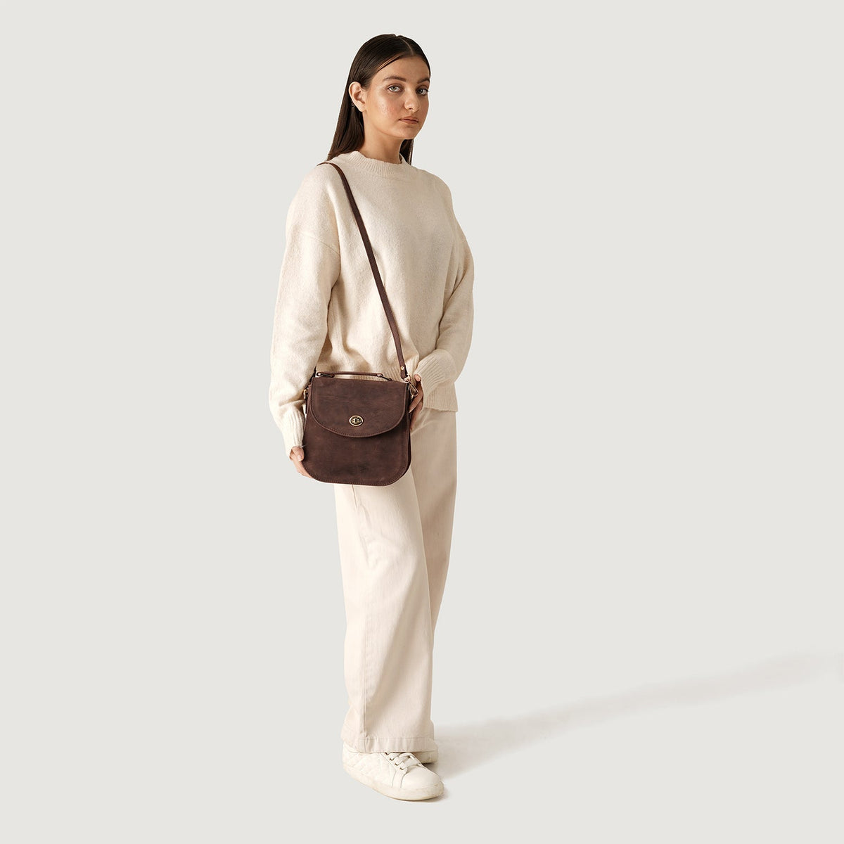 
Distressed Brown Full-Grain leather Bag - Takanäkymä vahvistetuilla nahkahihnoilla