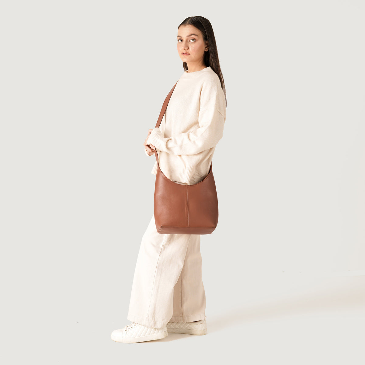 
Brown Full-Grain leather Goods - Takaa istuvilla olkapäillä ja siistillä helmalla