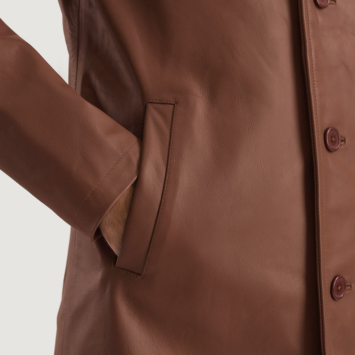 
Sisäpuolen näkymä Showing Quilted Polyester Lining & Kaksi käytännöllistä sisätaskua